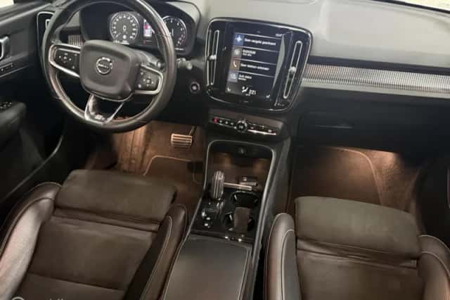 Volvo XC40 (2019) thumbnail 3
