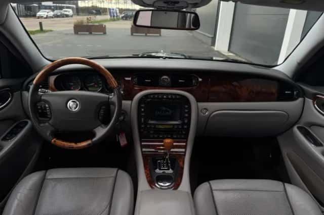 Jaguar XJ (2008) thumbnail 2