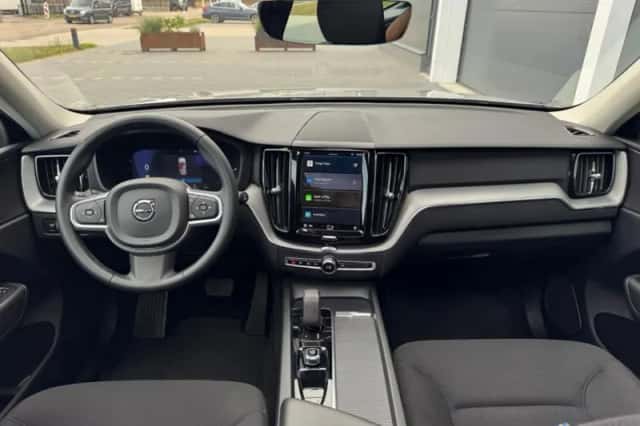 Volvo XC60 (2022) thumbnail 2