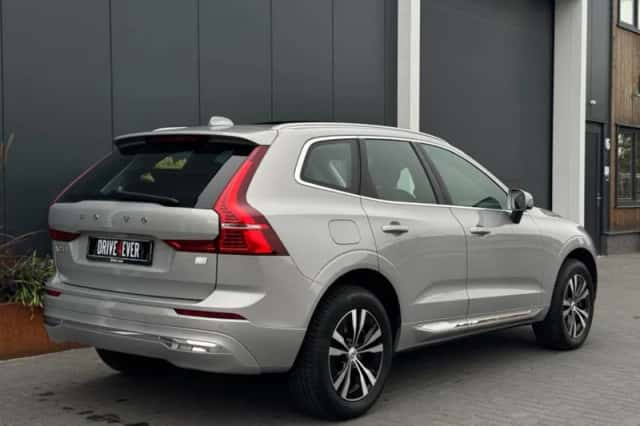 Volvo XC60 (2022) thumbnail 3