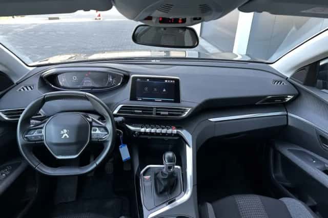 Peugeot 3008 (2020) thumbnail 2