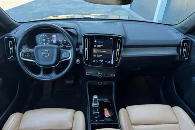 Volvo XC40 (2020) thumbnail 2