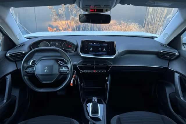 Peugeot 2008 (2021) thumbnail 2