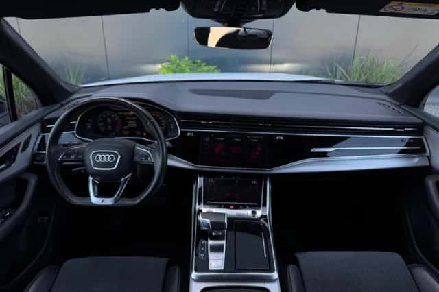 Audi Q7 (2023) thumbnail 2