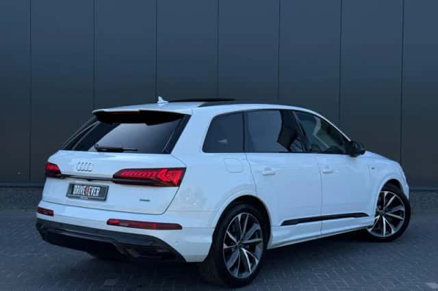Audi Q7 (2023) thumbnail 3