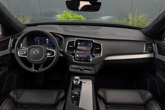 Volvo XC90 (2024) thumbnail 2