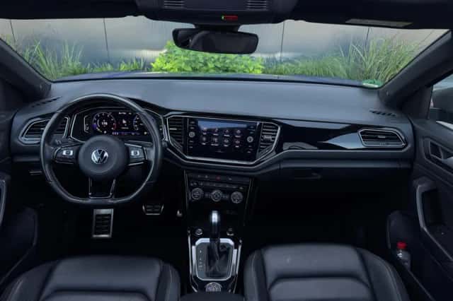 Volkswagen T-Roc (2021) thumbnail 2