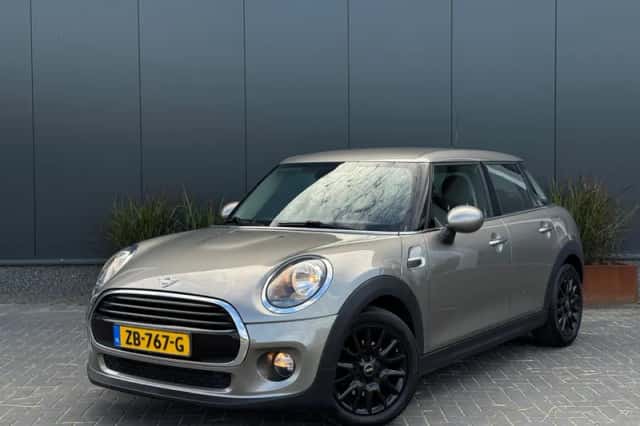 MINI Cooper (2019) thumbnail 1