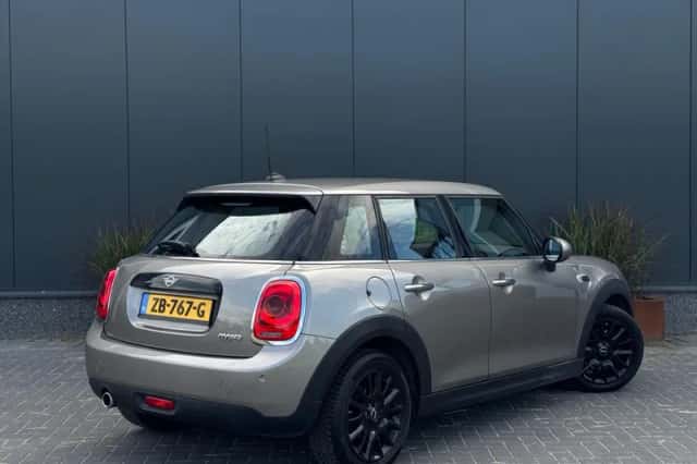 MINI Cooper (2019) thumbnail 3