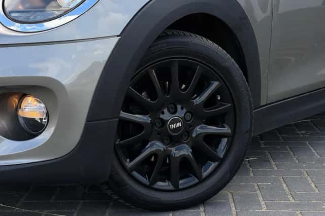 MINI Cooper (2019) thumbnail 5