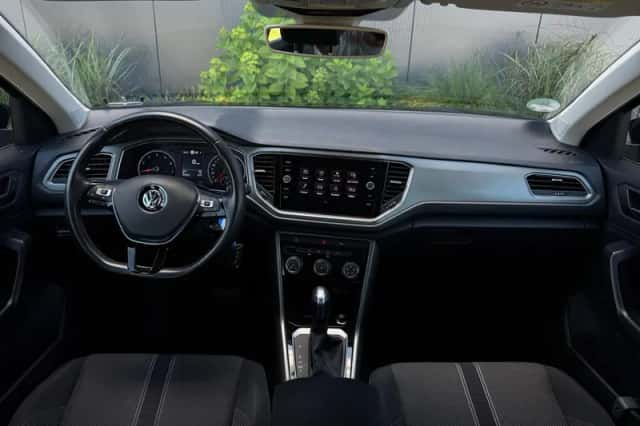 Volkswagen T-Roc (2020) thumbnail 2