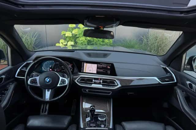 BMW X5 (2023) thumbnail 2