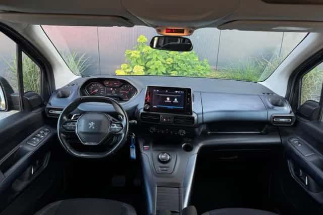 Peugeot Rifter (2022) thumbnail 2