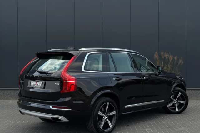 Volvo XC90 (2016) thumbnail 2