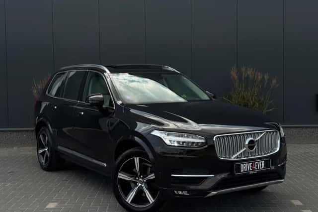 Volvo XC90 (2016) thumbnail 3