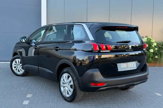 Peugeot 5008 (2023) thumbnail 5