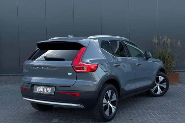 Volvo XC40 (2023) thumbnail 3