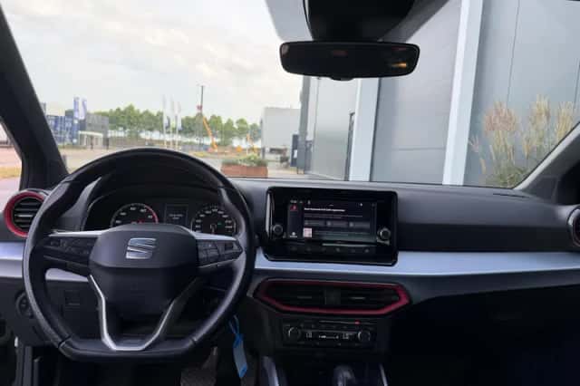 SEAT Arona (2023) thumbnail 2
