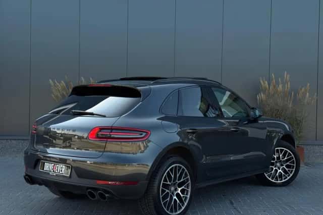 Porsche Macan (2018) thumbnail 3