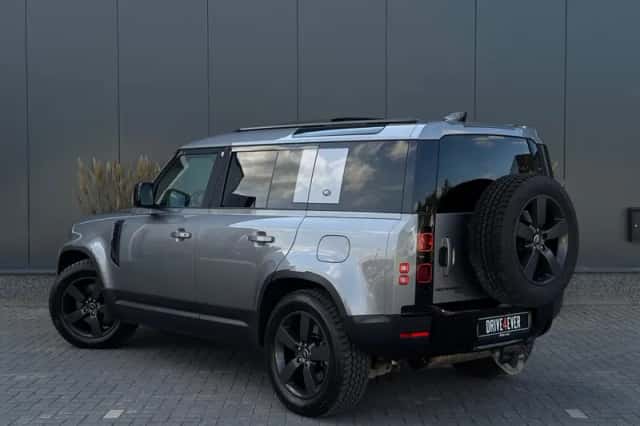 Land Rover Defender (2021) thumbnail 5