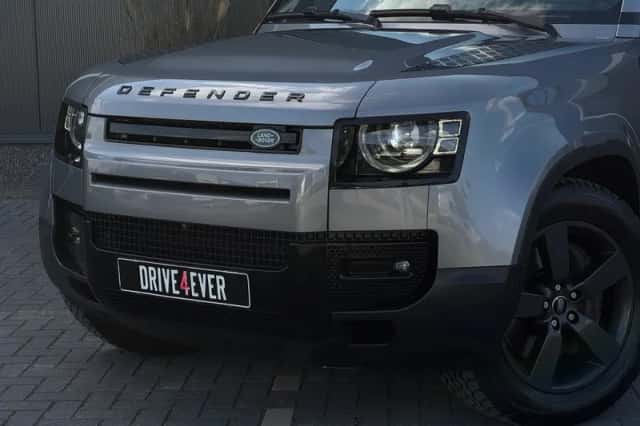 Land Rover Defender (2021) thumbnail 6
