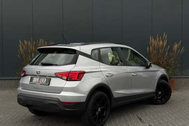 SEAT Arona (2023) thumbnail 3