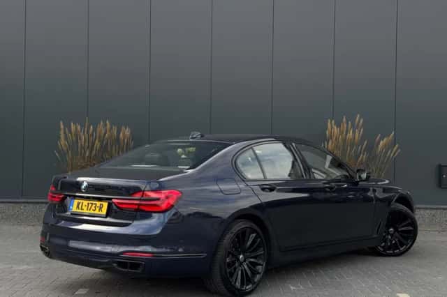 BMW 7-Serie (2016) thumbnail 3