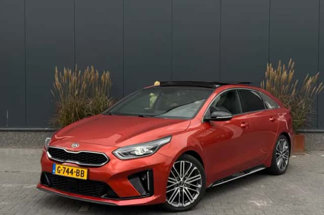 Kia ProCeed (2019) thumbnail 1