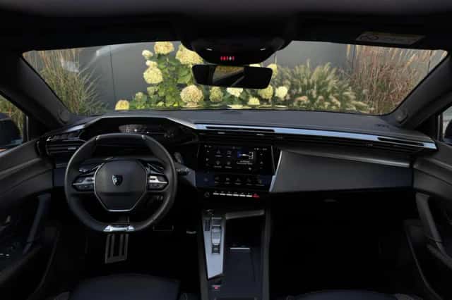 Peugeot 408 (2024) thumbnail 2