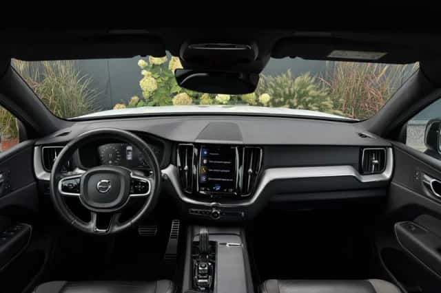 Volvo XC60 (2020) thumbnail 2