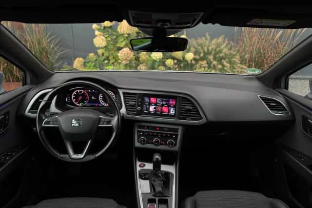 SEAT Leon (2019) thumbnail 2
