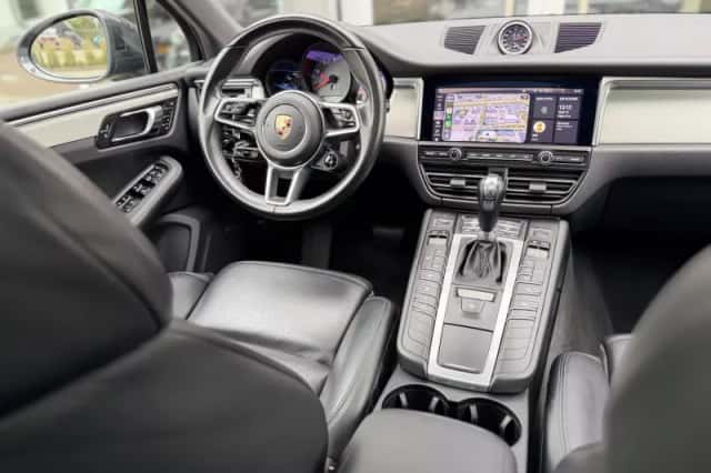 Porsche Macan (2020) thumbnail 3