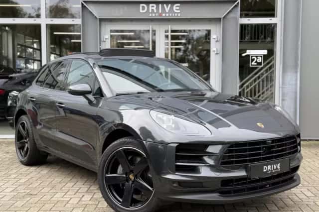 Porsche Macan (2020) thumbnail 4