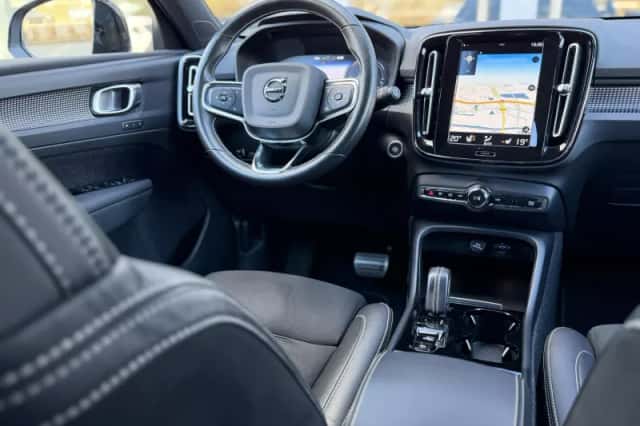 Volvo XC40 (2020) thumbnail 2