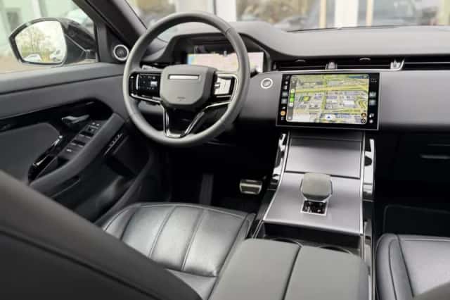 Land Rover Range Rover Evoque (2024) thumbnail 3