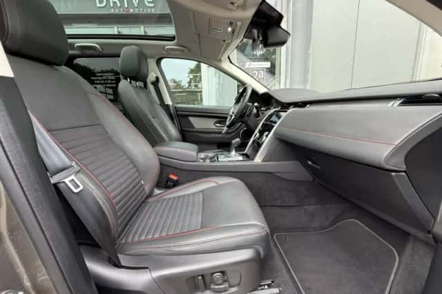Land Rover Discovery Sport (2023) thumbnail 2