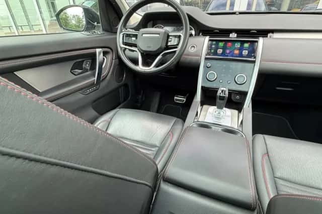 Land Rover Discovery Sport (2023) thumbnail 3