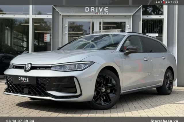 Volkswagen Passat (2025) thumbnail 1