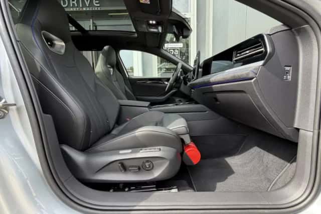 Volkswagen Passat (2025) thumbnail 2