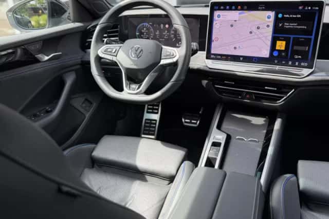 Volkswagen Passat (2025) thumbnail 3