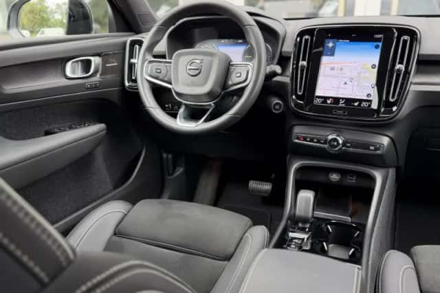 Volvo XC40 (2023) thumbnail 3