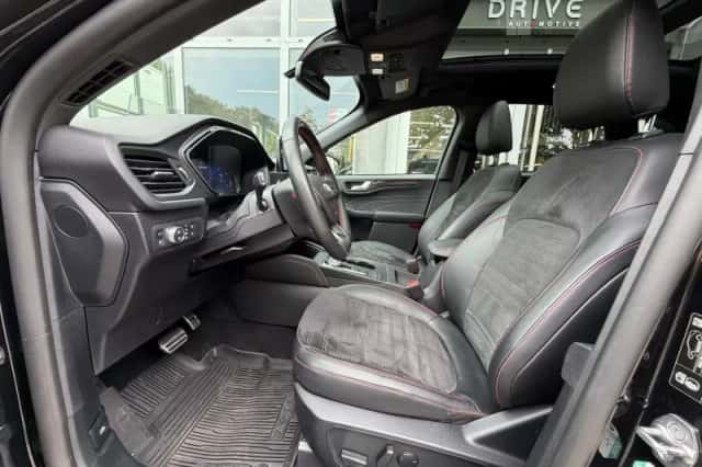 Ford Kuga (2023) thumbnail 2