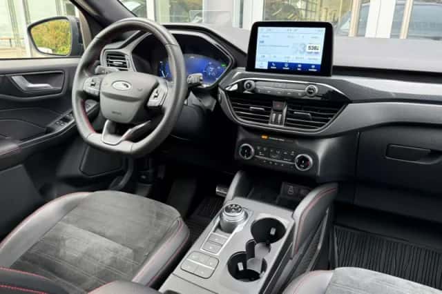 Ford Kuga (2023) thumbnail 3