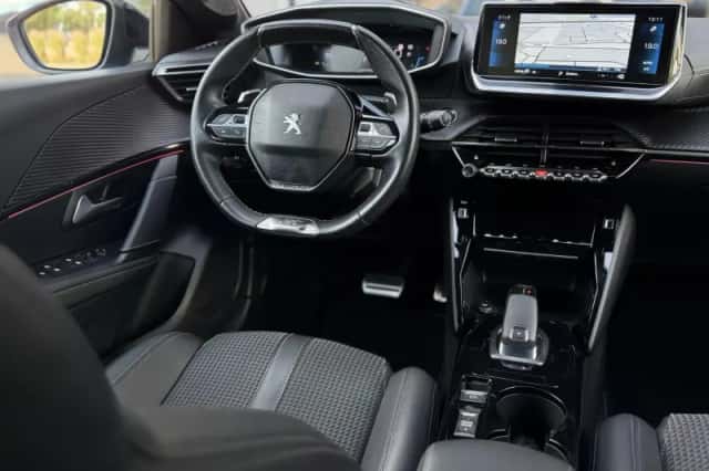 Peugeot 208 (2021) thumbnail 3