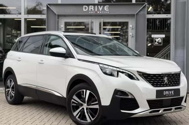 Peugeot 5008 (2017) thumbnail 4
