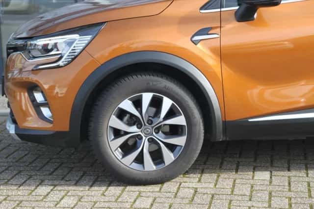 Renault Captur (2020) thumbnail 2