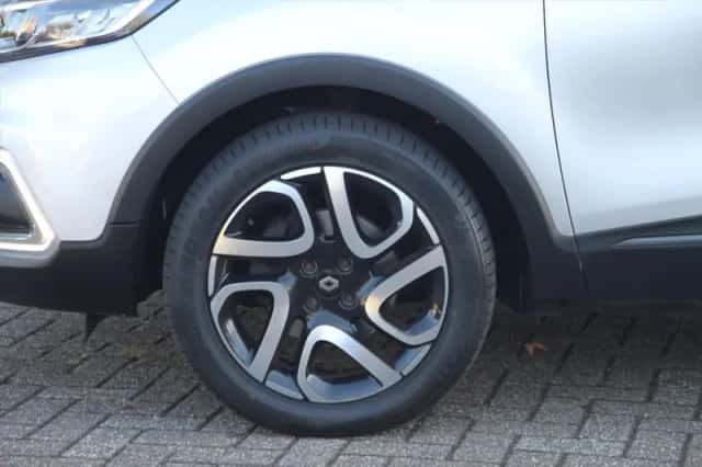 Renault Captur (2018) thumbnail 2