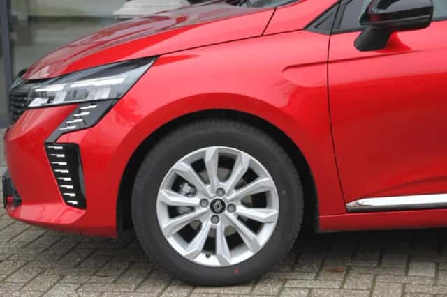 Renault Clio (2024) thumbnail 2