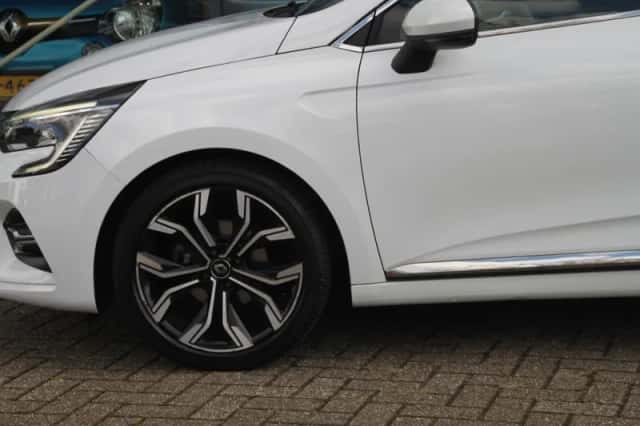 Renault Clio (2019) thumbnail 2