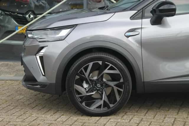 Renault Captur (2025) thumbnail 3
